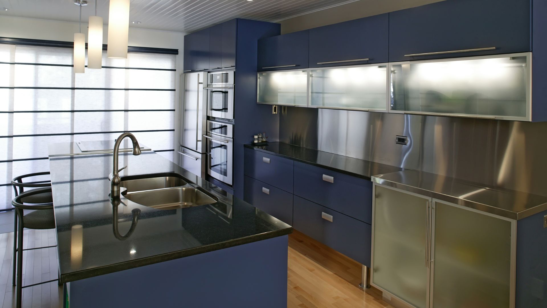 the-timeless-allure-of-blue-kitchen-cabinets-a-trend-thats-here-to-stay